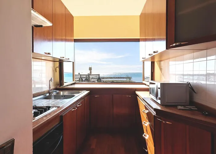 The Superhost -marina Vista Mare Апартаменты